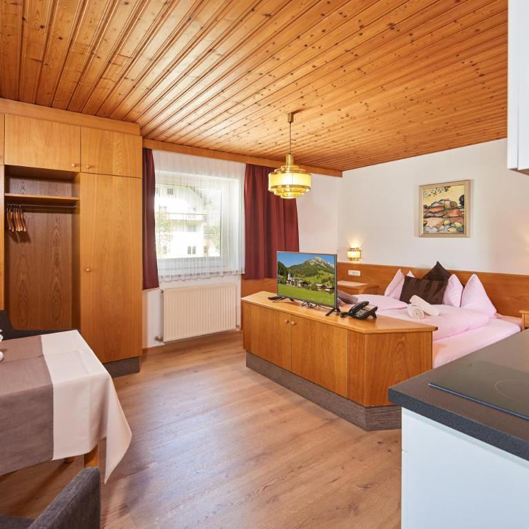 Apartments Neue Post - Studio - 14