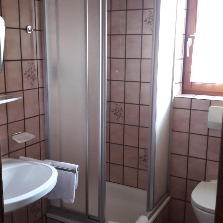 Pension Mozart - Doppelzimmer mit Balkon - 2