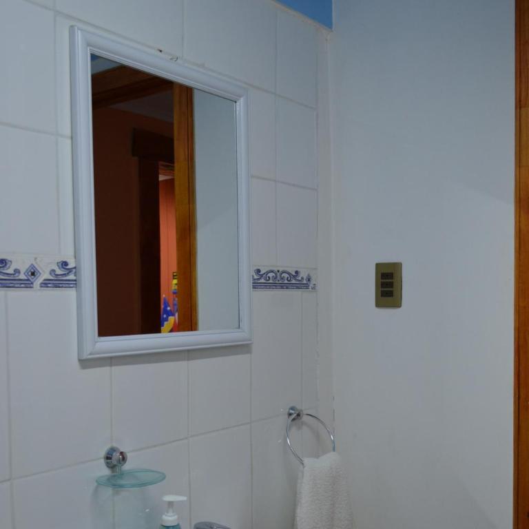 Hostal Aventura Austral - Standard Twin Room with Shared Bathroom - 6