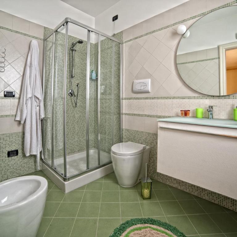 Airport House B&B - Camera Tripla Deluxe con Vista Mare - 5