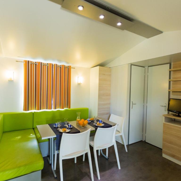 Camping La Llosa - Three-Bedroom Mobile Home - 5