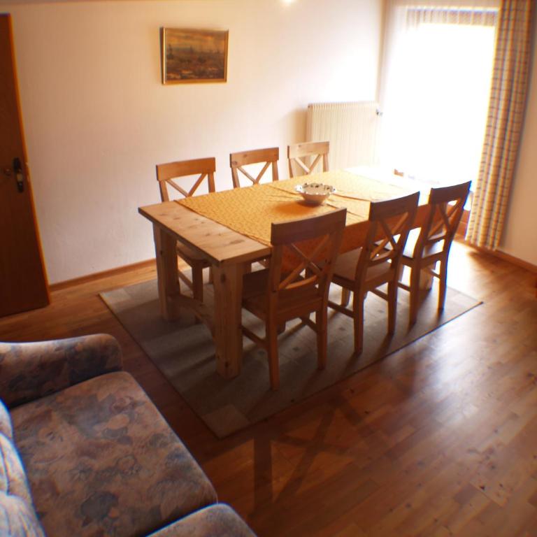 Alm-Apartments - Apartment mit 3 Schlafzimmern und Balkon - 11