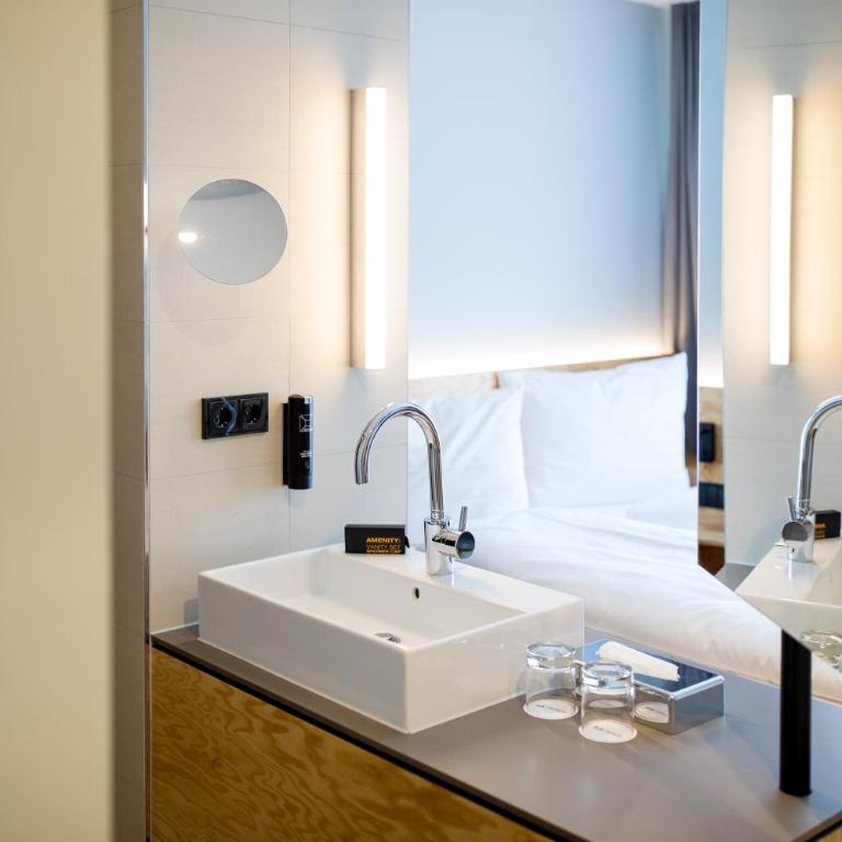 mk | hotel münchen city - Zimmer mit Kingsize-Bett - 2