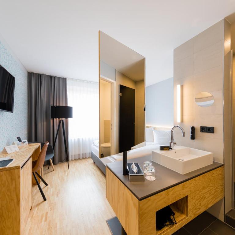 mk | hotel münchen city - Zimmer mit Kingsize-Bett - 3