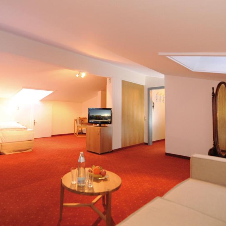 König - Joker Card included in Summer - Suite mit Balkon - 5
