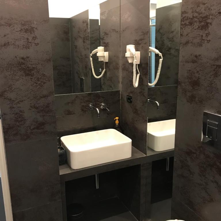 The Boutique Napoli Suite - Camera Tripla Deluxe con Balcone - 4