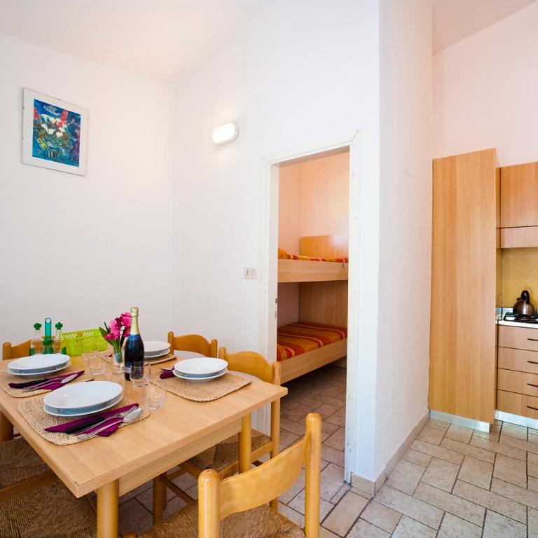 Camping Cisano - San Vito - Bungalow (4 Adulti) - 2