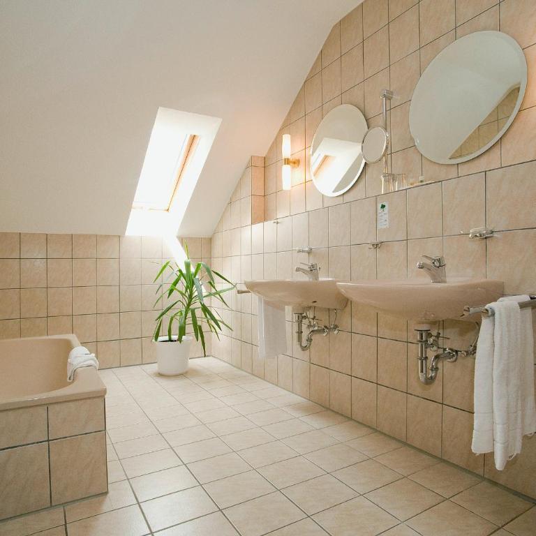 Landhotel Grönenbach - Comfort Doppelzimmer - 8