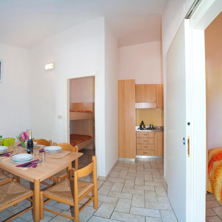 Camping Cisano - San Vito - Bungalow (4 Adulti) - 1