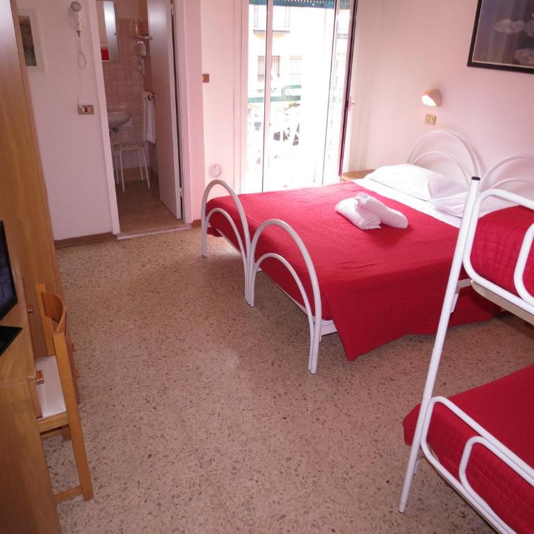 Hotel Gemini - Camera Quadrupla Economy - 6