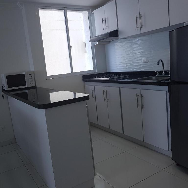 Espectaculares Vistas, Edificio Nautilus, Barrio El Laguito. - Three-Bedroom Apartment with Ocean View - 81