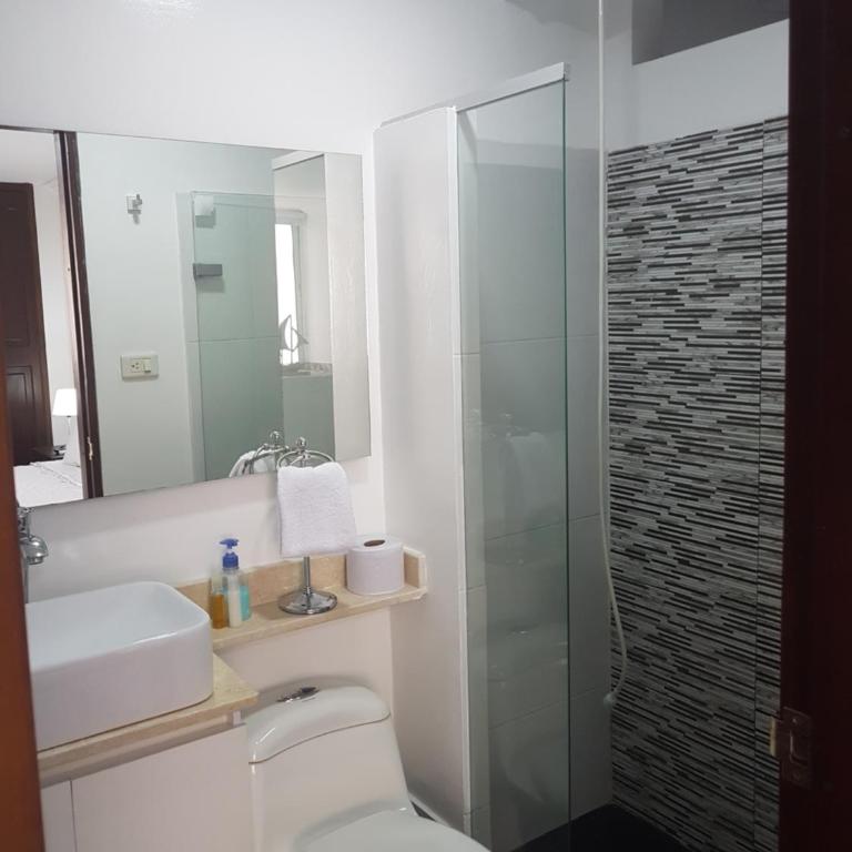 Espectaculares Vistas, Edificio Nautilus, Barrio El Laguito. - Three-Bedroom Apartment with Ocean View - 76