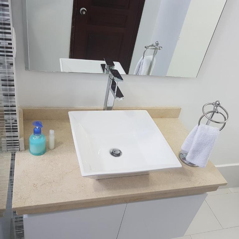Espectaculares Vistas, Edificio Nautilus, Barrio El Laguito. - Three-Bedroom Apartment with Ocean View - 69
