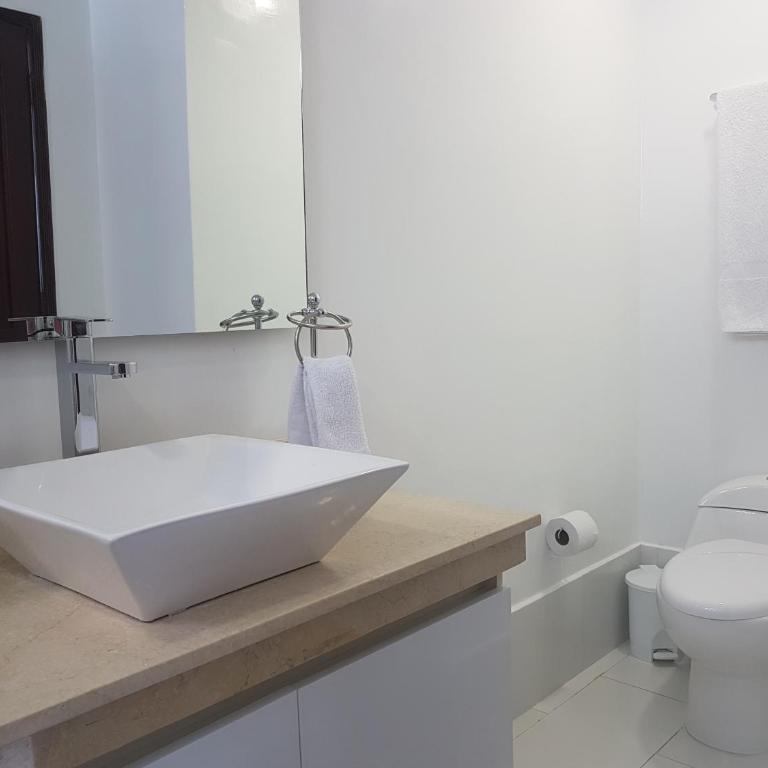 Espectaculares Vistas, Edificio Nautilus, Barrio El Laguito. - Three-Bedroom Apartment with Ocean View - 70