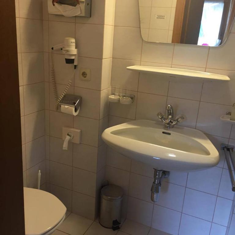 Frühstückspension Christina - Doppelzimmer mit Zustellbett - 1