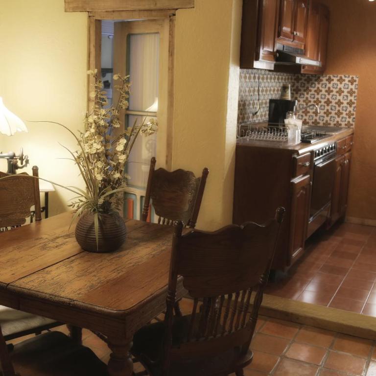 El Meson de los Poetas - Two-Bedroom Suite - 10
