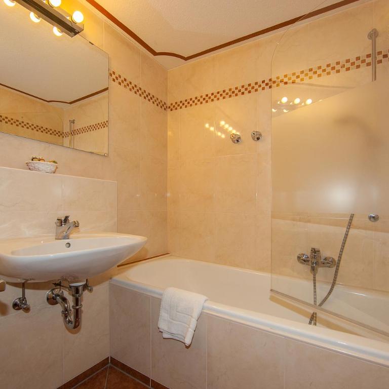 Gästehaus Lärchenhang mit Hallenbad & Sauna - Studio mit Bergblick - 2