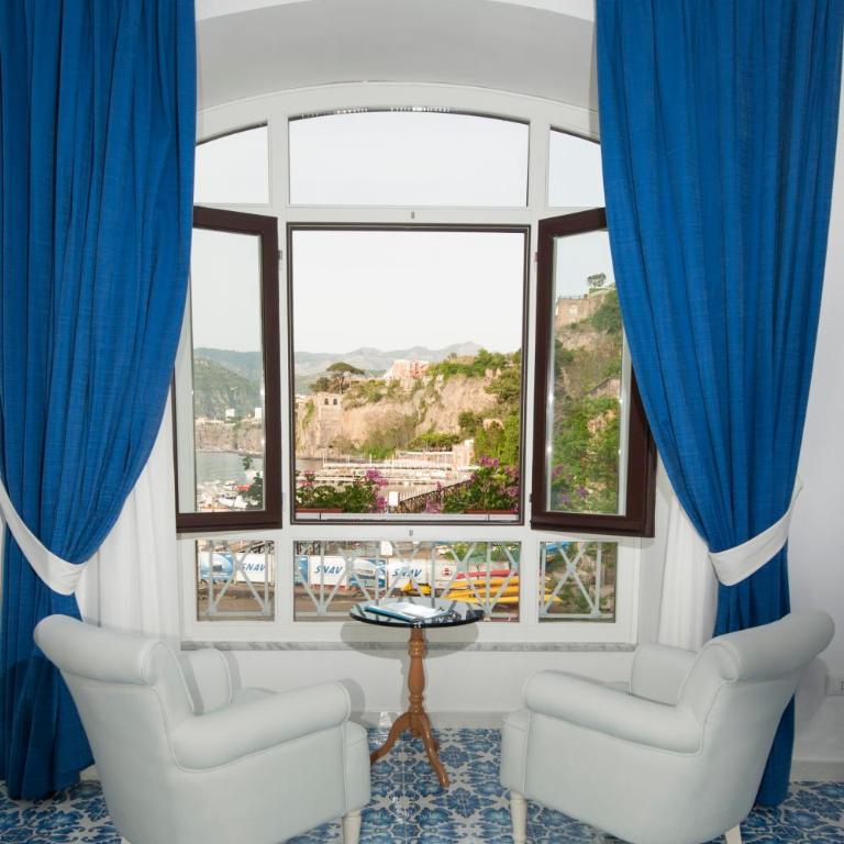 Surriento Suites - Camera Deluxe Matrimoniale con Vista Mare - 2