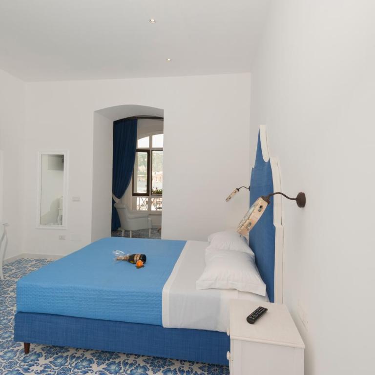 Surriento Suites - Camera Deluxe Matrimoniale con Vista Mare - 6