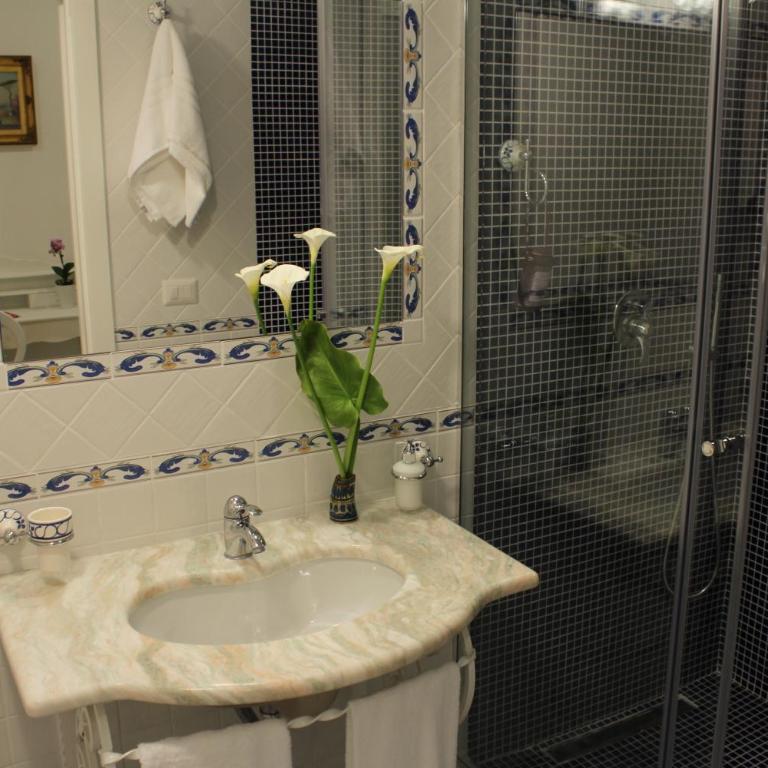 Surriento Suites - Camera Deluxe Matrimoniale con Vista Mare - 8