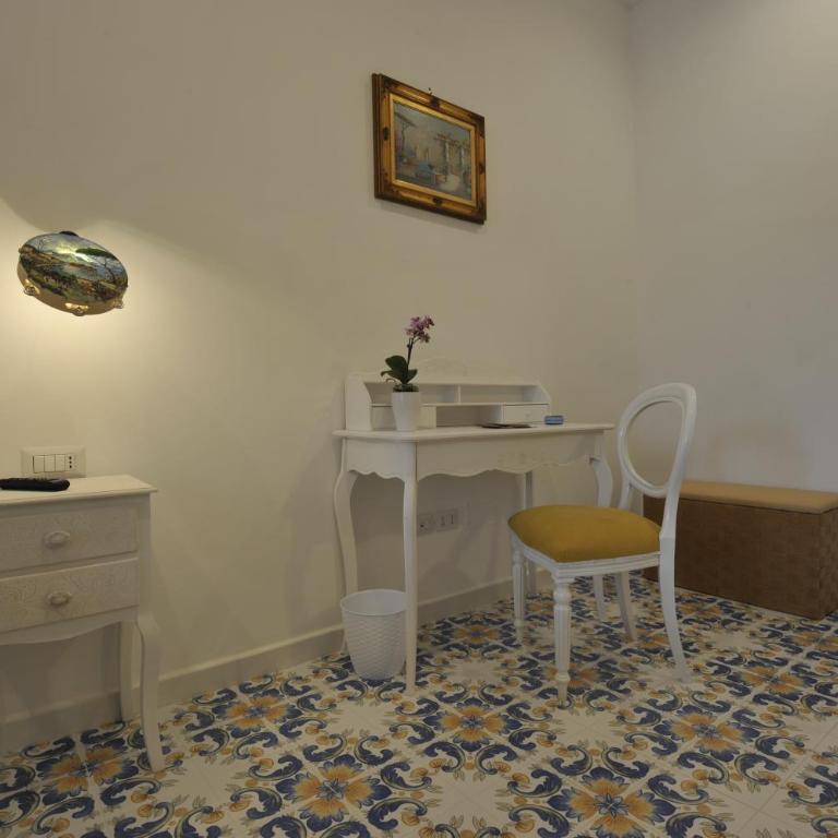 Surriento Suites - Camera Deluxe Matrimoniale con Vista Mare - 4