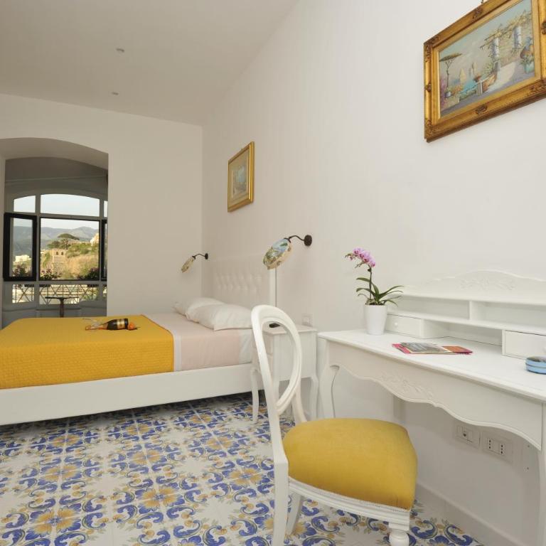 Surriento Suites - Camera Deluxe Matrimoniale con Vista Mare - 3
