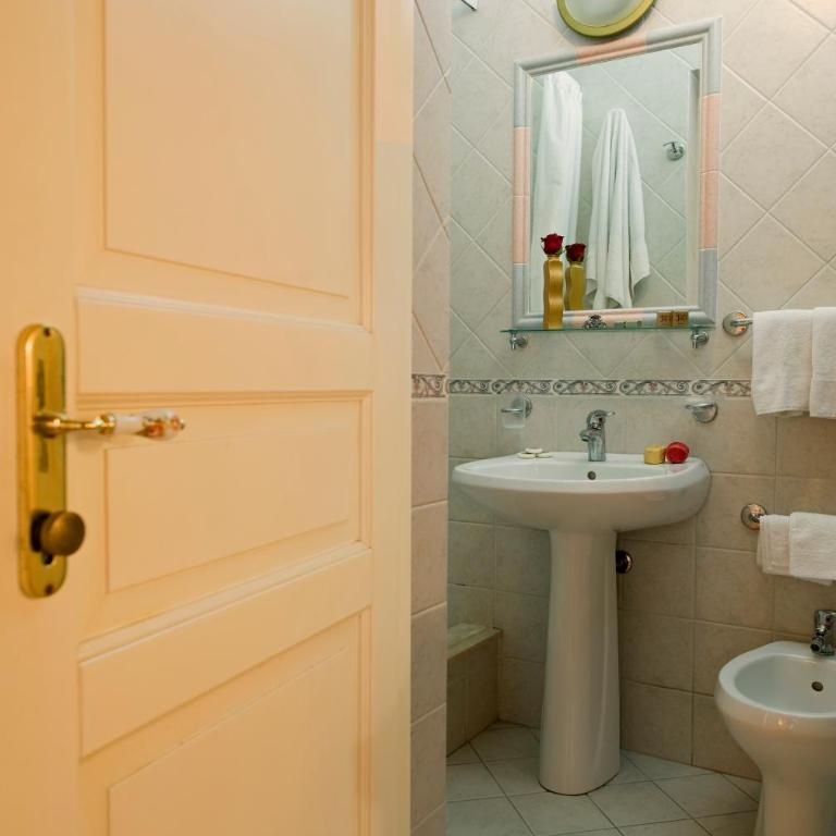 Hotel Joli - Camera Matrimoniale/Doppia con Letti Singoli - 1