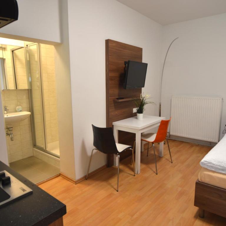 Pension Elisabeth - Rooms & Apartments - Studio with Terrace in the outbuilding - 2