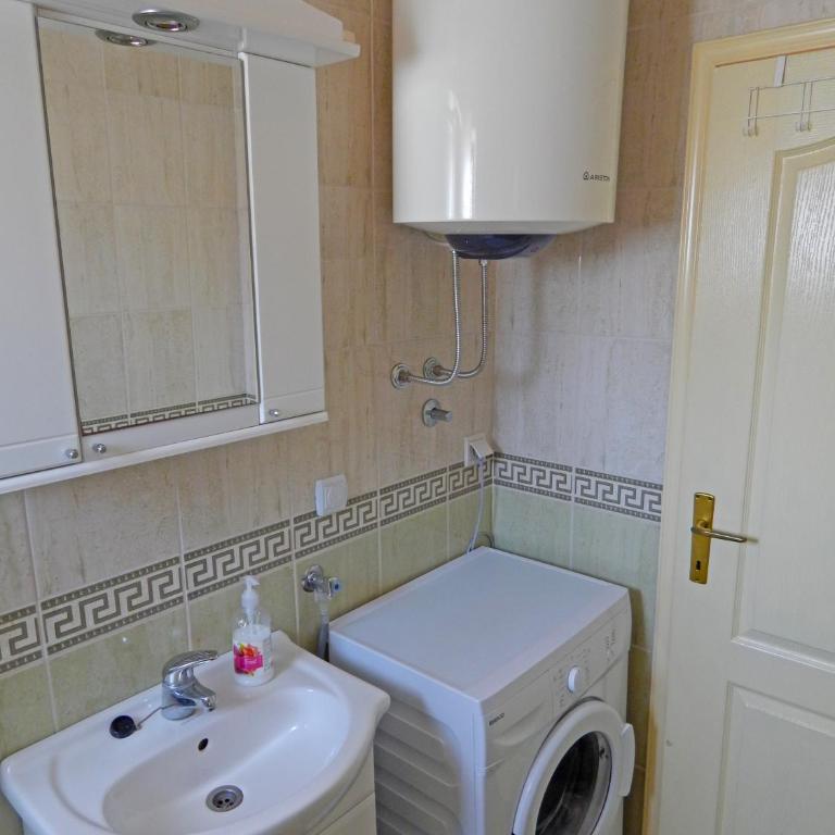 Apartmani Sindik - Apartman sa Balkonom - 3