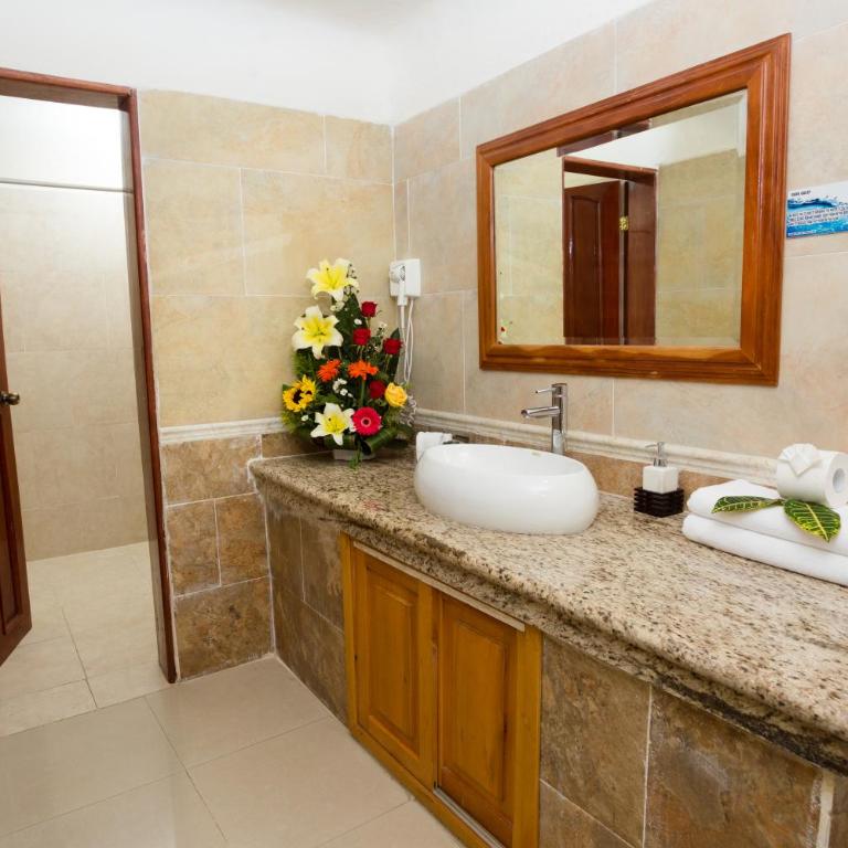 Hotel La Joya Isla Mujeres - Queen Room with Two Queen Beds - 1