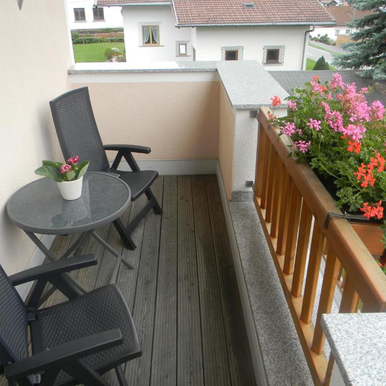 Haus Zentner - Dreibettzimmer mit Balkon - 2