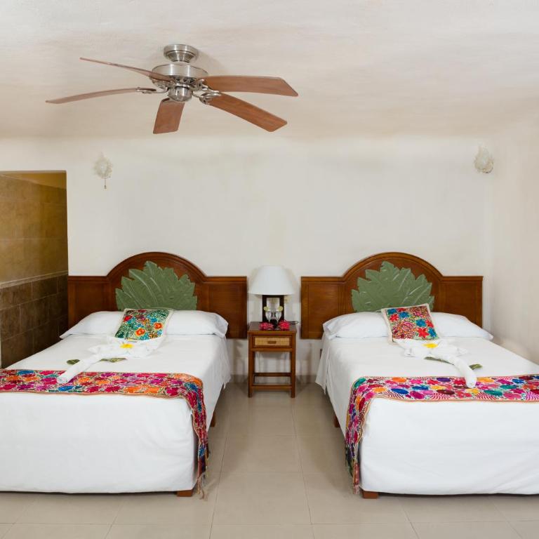 Hotel La Joya Isla Mujeres - Queen Room with Two Queen Beds - 2