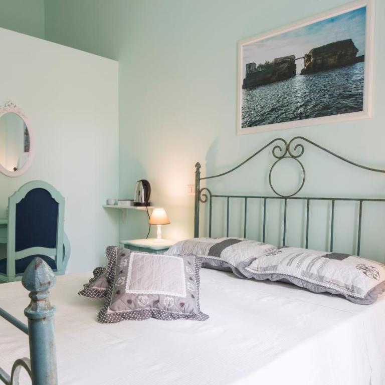 Dimora Partenopea - Double Room with Balcony - 5