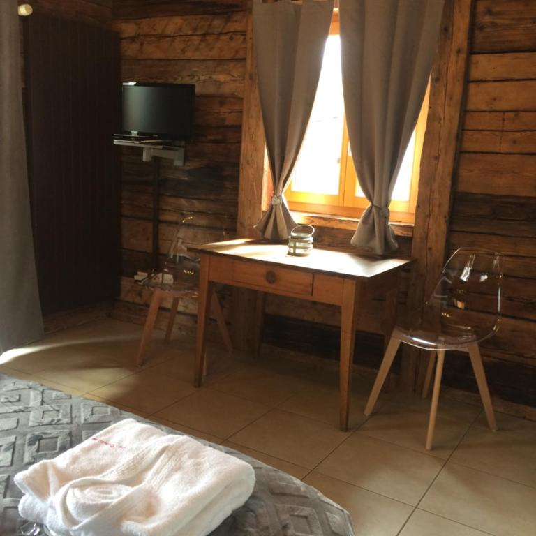 Les chambres et Roulottes des Noisetiers - Studio mit Bergblick - 12