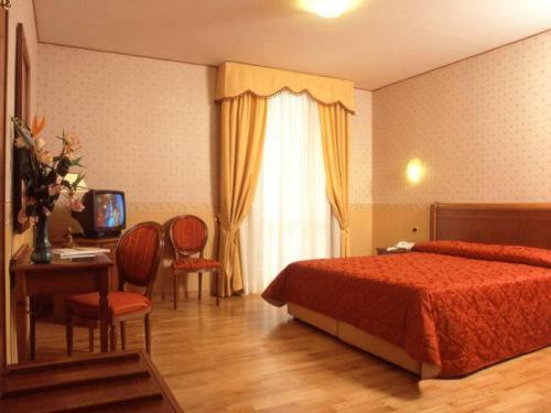 Hotel Holiday Sul Lago - Camera Matrimoniale Standard con Balcone - 1