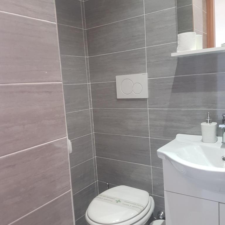 Leonardo Rome Holidays - Deluxe Double Room - 9