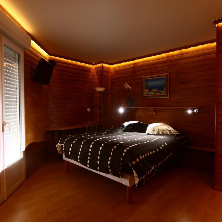 Chalet de TARA - Grand appartement esprit chalet - piscine chauffée - Genève - Appartement Deluxe - 16