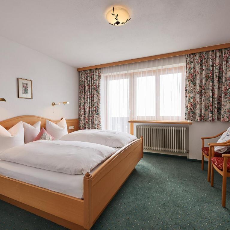 Pension Bergland - Doppelzimmer mit Balkon - 4