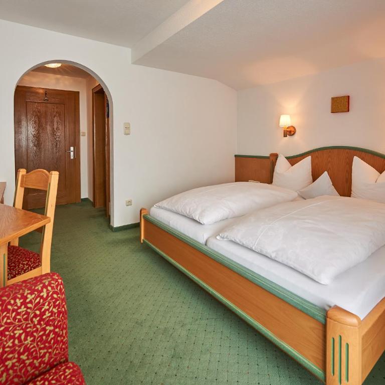 Pension Bergland - Doppelzimmer mit Balkon - 3