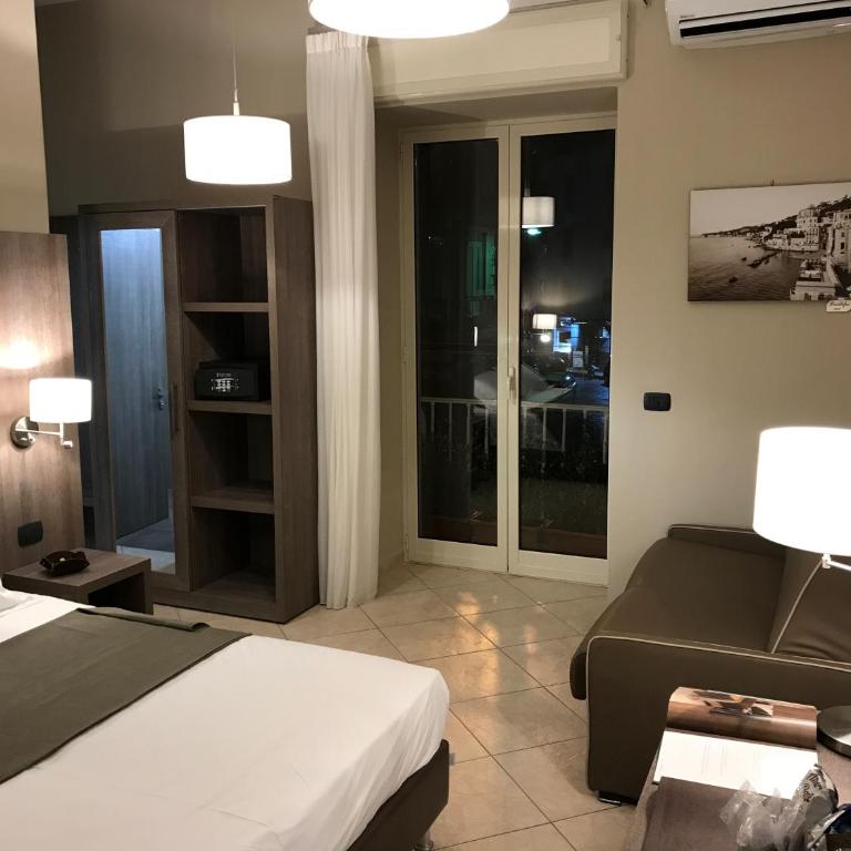 Napoli Com'era - Large Double or Twin Room - 36