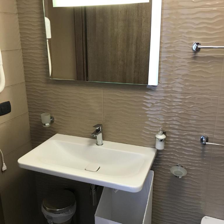 Napoli Com'era - Large Double or Twin Room - 29