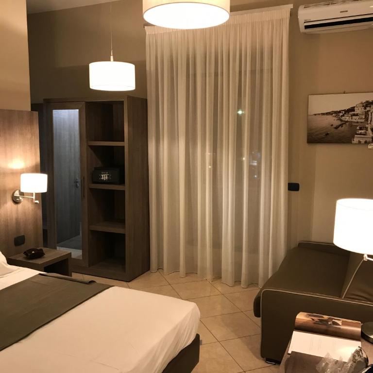 Napoli Com'era - Large Double or Twin Room - 28