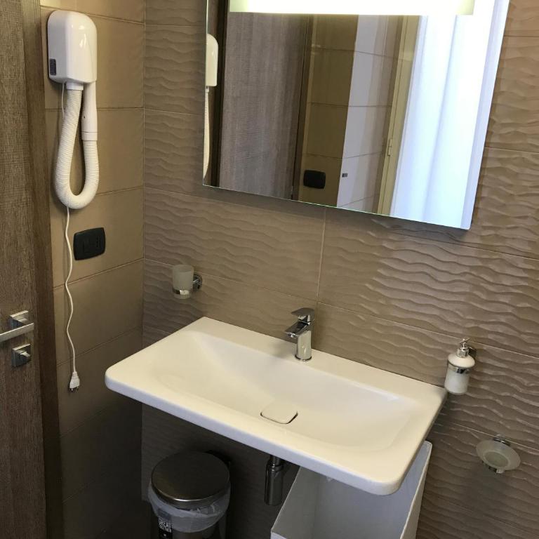 Napoli Com'era - Large Double or Twin Room - 27