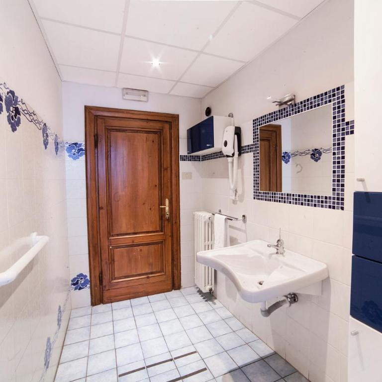 Melody House - Camera Matrimoniale/Doppia con Letti Singoli con Bagno in Comune - 4
