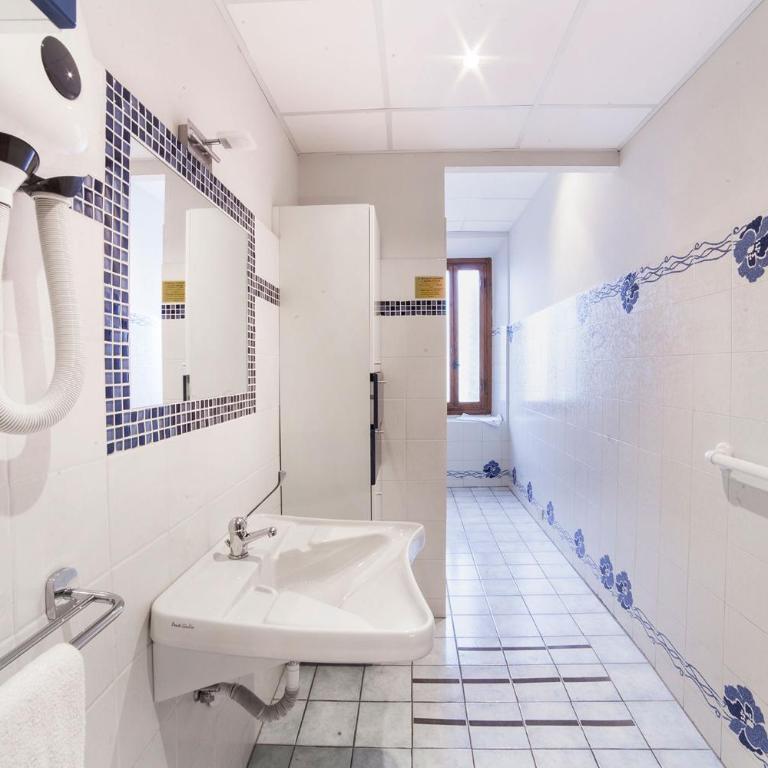 Melody House - Camera Matrimoniale/Doppia con Letti Singoli con Bagno in Comune - 3
