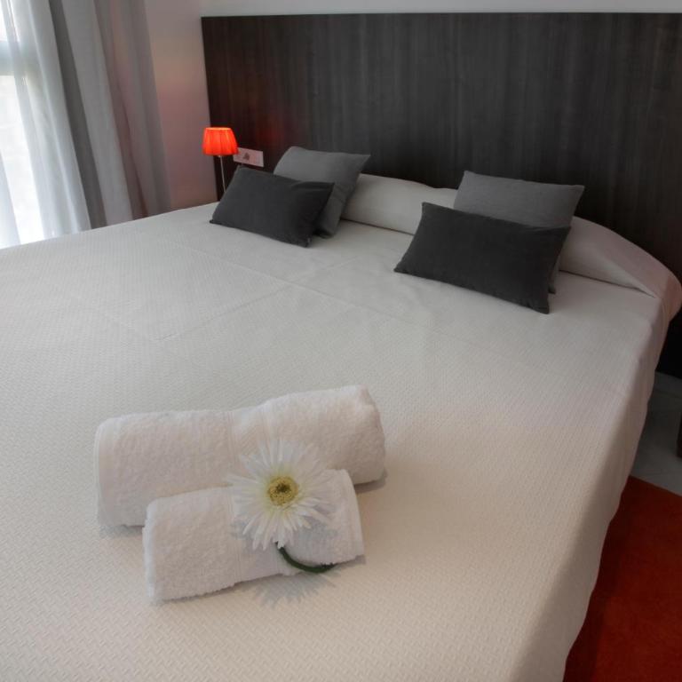 Fisa Rentals Les Corts Apartments - Deluxe Two-Bedroom Apartment with Balcony - 14