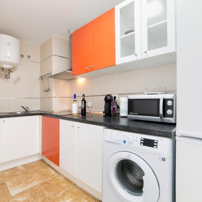 Apartamentos Salamanca - Apartment with Balcony - B1B - 3