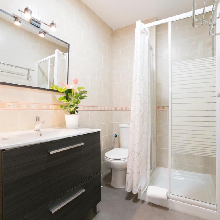 Apartamentos Salamanca - Two-Bedroom Apartment with Balcony -B2A - 1