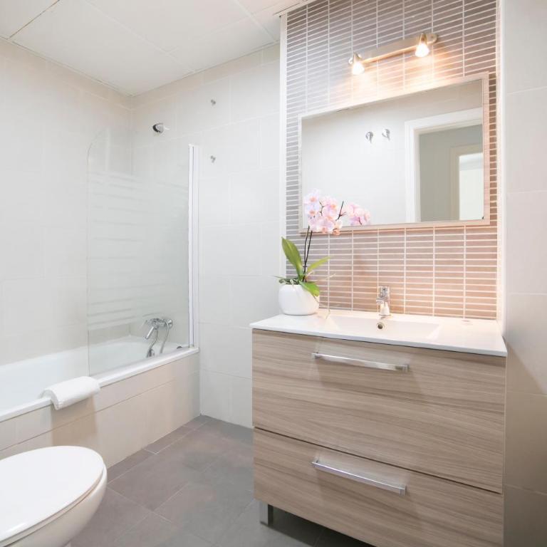 Apartamentos Salamanca - Two-Bedroom Apartment with Balcony -B2A - 3