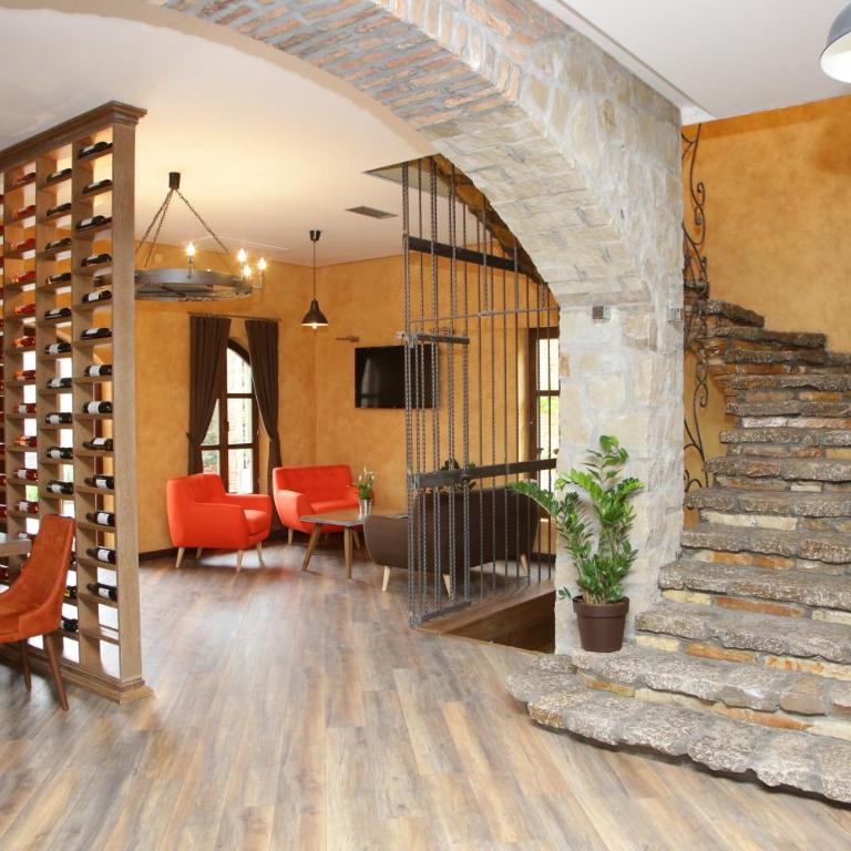 Garni Hotel Chicha - Winery ŠKRBIĆ - Deluks Dvokrevetna Soba sa Bračnim Krevetom/Zasebnim Krevetima - 3